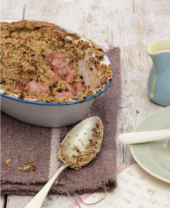 Oaty rhubarb crumble